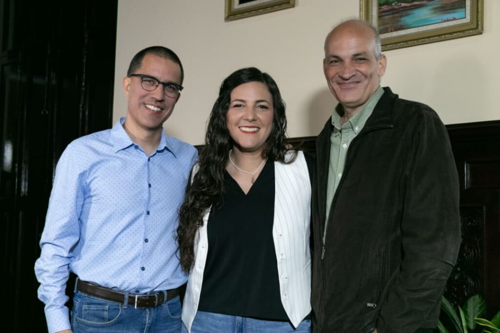 Podcast Chavistamente: “La vida como ministros de Chávez”. Con Jorge Arreaza y Ricardo Menéndez — imagen 4